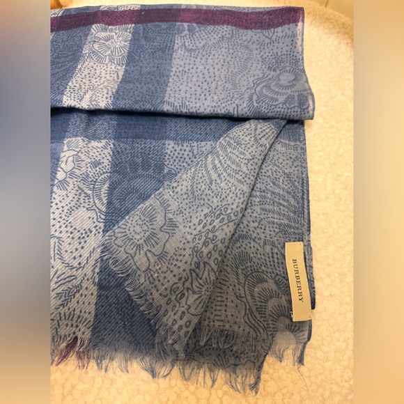 100% Authentic Burberry lightweight cashmere blend scarf delicate - Picture 4 of 8